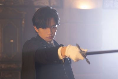 主演の中島健人演じる人気俳優兼アイドル、神崎麗司