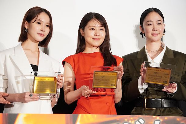 有村架純「地に足がめり込んでいる」と黒木華＆南沙良の俳優力に惚れ惚れ