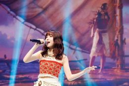 『モアナと伝説の海』スペシャルイベントでモアナの日本版声優を務めるTSUZUMI(ME:I)が圧巻の生歌唱！