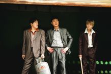 3人の男による“後継者押し付け合い”合戦を描く『BOSS／ボス』予告編映像＆場面写真が解禁！さらに「推しトク映画」に仲間入り