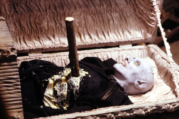 テレビ作品として制作され、日本では劇場公開された『死霊伝説』