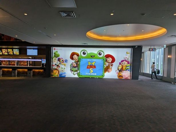 スクリーンへ向かう途中に設置されている(TOHOシネマズ 日比谷)