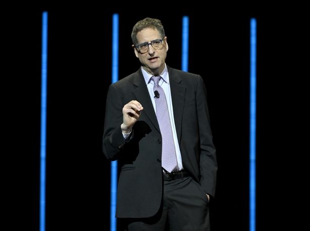ステージに登壇したソニー・ピクチャーズ エンタテインメントのトム・ロスマン会長