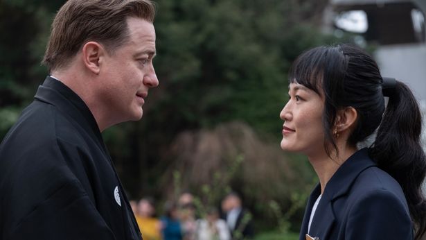 新郎役として結婚式に参列するようフィリップを説得する愛子