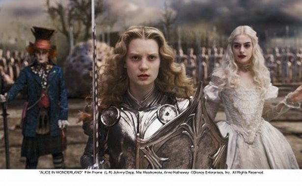 【写真】アリス役の美少女、ミア・ワシコウスカは本作で世界的に大ブレイク！