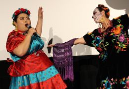 会場も一緒になって「リメンバー・ミー」を歌い上げた