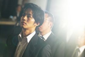 『孤狼の血』から松坂桃李演じる日岡秀一の場面写真が到着！