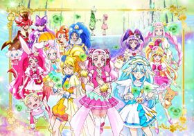写真の中央にいる3人が「HUGっと！プリキュア」の主人公で左からキュアエトワール、キュアエール、キュアアンジュ