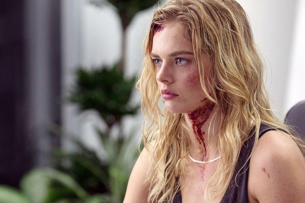 【写真を見る】数々のホラー映画で存在感を放つこの爆イケ美女の正体とは？(『Z Inc. ゼット・インク』)
