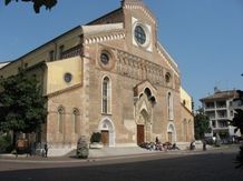 サンタマリアマッジョーレ教会。1300年代に建てられたドゥオーモ（＝大聖堂）は建築物としても重要