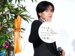 主演映画『ラブ≠コメディ』 (公開中)の公開記念舞台挨拶に登壇した中島健人。プライベートで叶えたい、七夕の願いごとは？