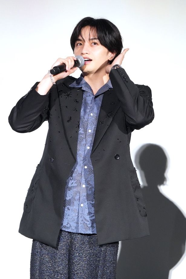 “360度全方位イケメン”人気俳優兼アイドルの神崎麗司を演じた中島健人