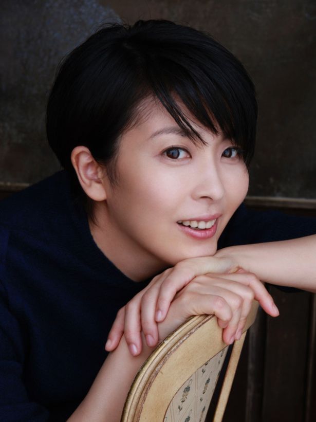 彫刻家の寄子を演じる松たか子