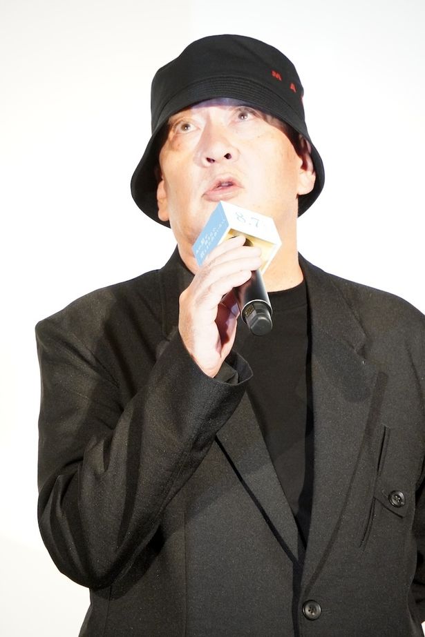 監督の新城毅彦