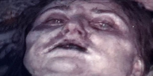 【写真を見る】劇中で映しだされる、カルト集団による“復活”の儀式