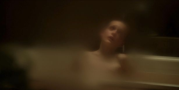 ローラと生活する無口な少年オリバーの様子が、次第に変化していく