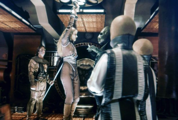 【写真を見る】キャメロンの初クレジット作品は『スター・ウォーズ』の便乗SF映画!?