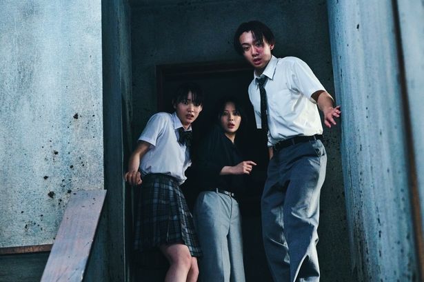 学校の階段という場所も、定番の怪異スポット(『だぁれかさんとアソぼ？』)