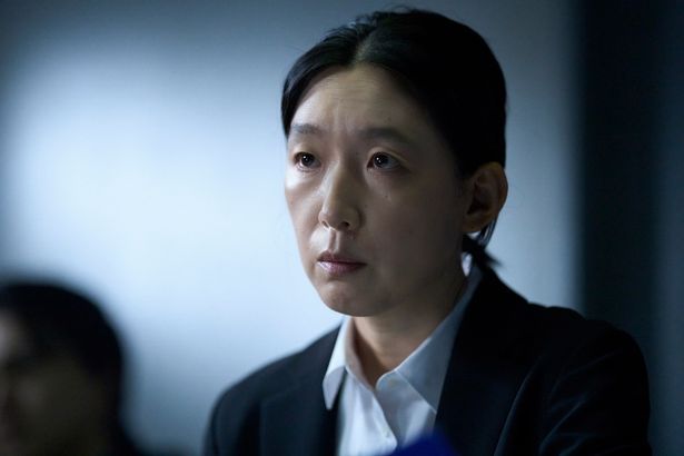 事件の真相を追うベテラン刑事、門田楓役の江口のりこ