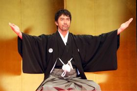 『のみとり侍』のプレミアで口上を披露した阿部寛