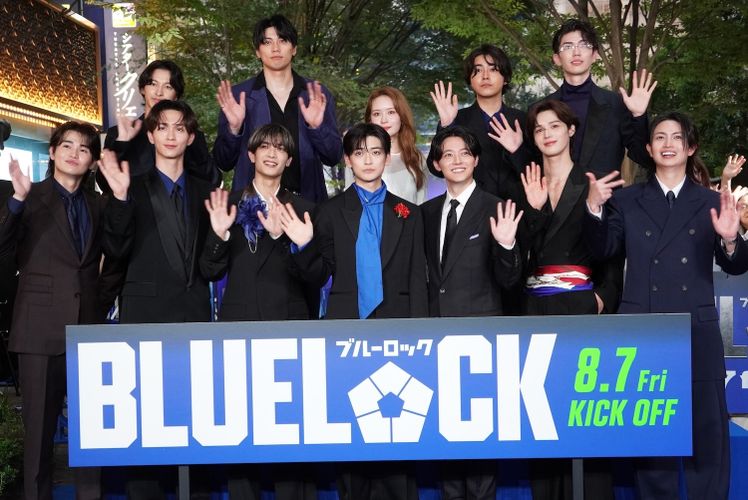 『ブルーロック』高橋文哉、&TEAM・Kに「ハッピーバースデー！」　スクリーンデビューを祝福