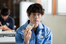 家族の温もりを知らずに生きてきた孤独な青年が、初めて手にした幸せによって大きく人生を変えていく