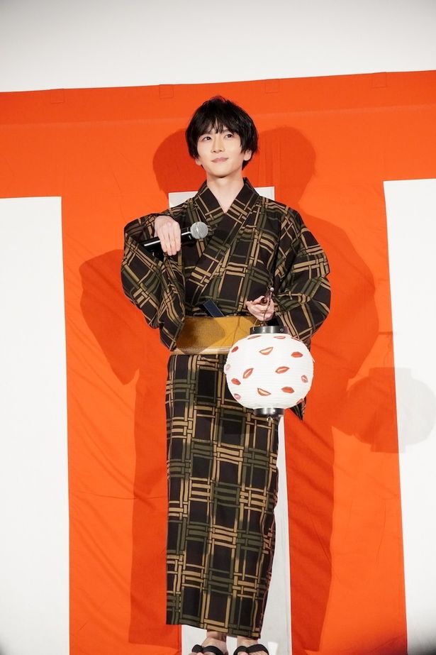 【写真を見る】板垣李光人、浴衣姿を披露！「セミ色です」
