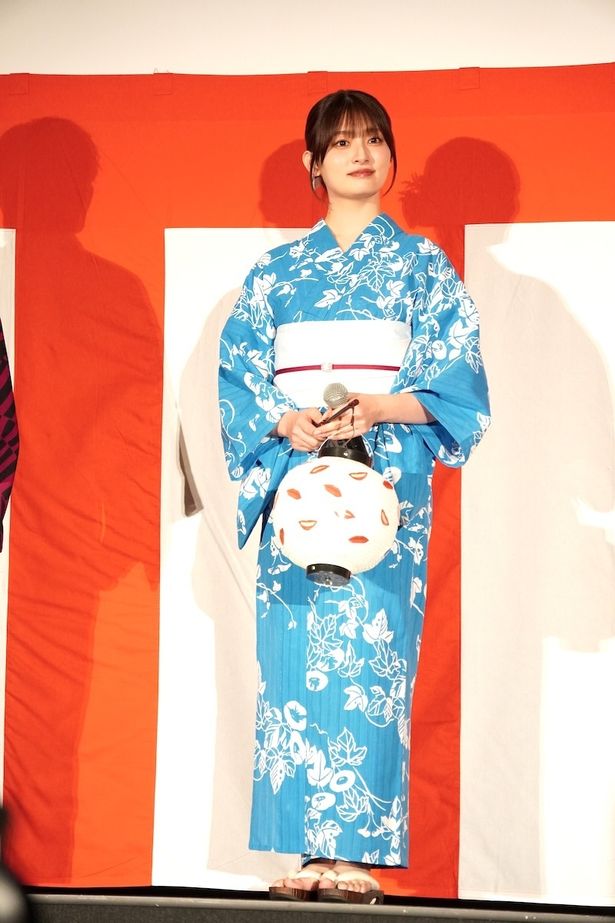 吉川愛、空色の浴衣姿を披露！
