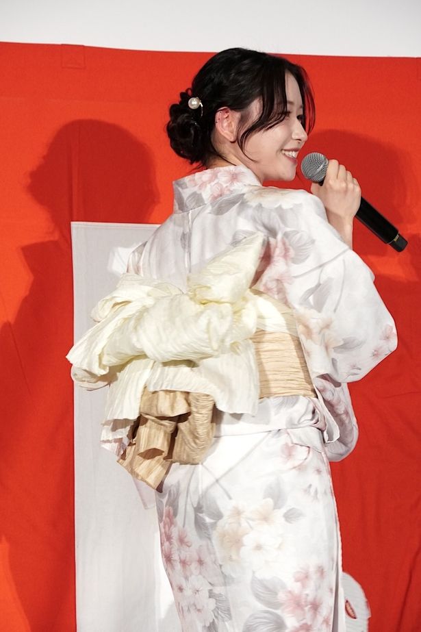 MOMONA、ボリューミーな帯がこだわり