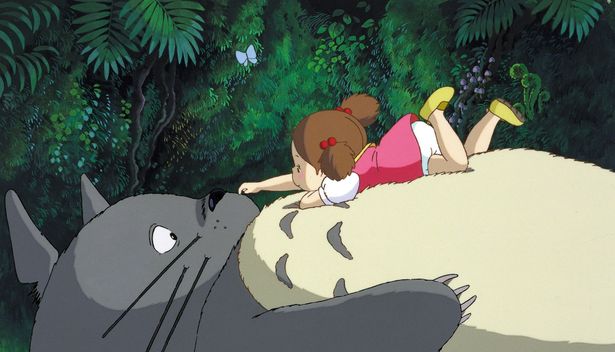 少女たちと森に棲む不思議な生きものトトロが繰り広げる心温まる交流を描く