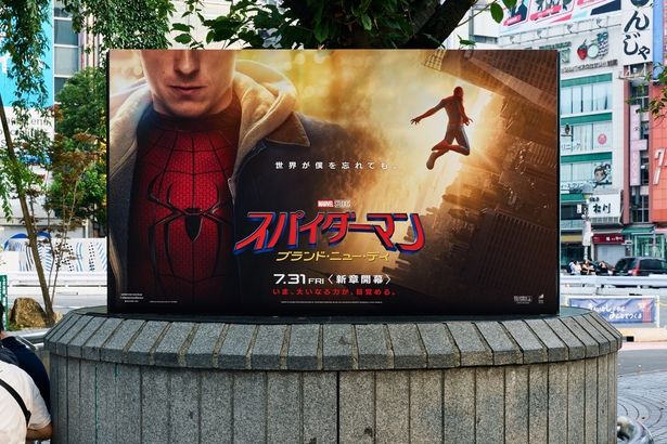 ハチ公前に掲出される写真