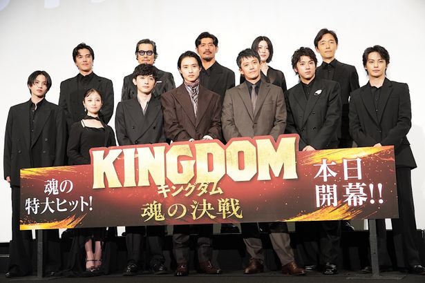『キングダム 魂の決戦』の初日舞台挨拶が開催された
