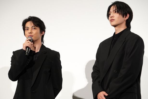 蒙恬（もうてん）役の志尊淳と、王賁（おうほん）役の神尾楓珠