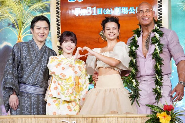 ドウェイン・ジョンソン、ファンにムビチケも贈呈！