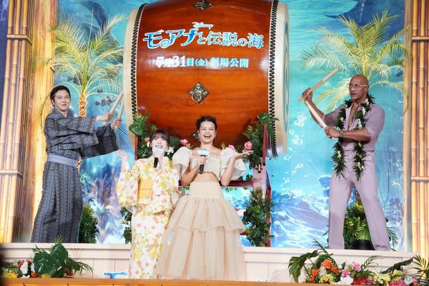 特大和太鼓を鳴らした
