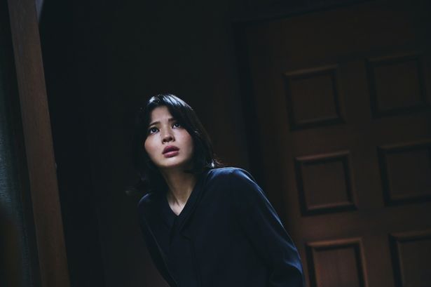 『だぁれかさんとアソぼ？』で、怪異に巻き込まれる心理カウンセラーの小春役を演じた鎮西寿々歌