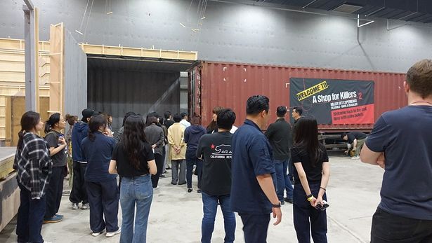 「ジンバル」が設置されたコンテナのセット