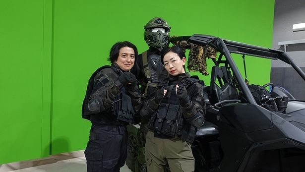 銃撃シーンを体験！