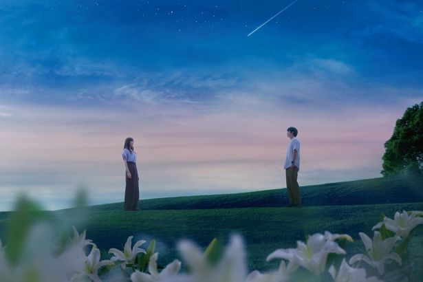 高校教師になった百合の前に、ある人物が現れる