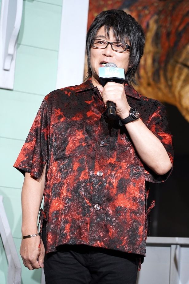 「スター・ウォーズ」シリーズで有名なユアン・マクレガー。本作では「光っている剣も持ちません」とニッコリ