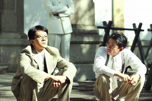 「内閣書記官長兼情報局総裁」樺島茂雄(仲野太賀)と語り合う宇治田洋一