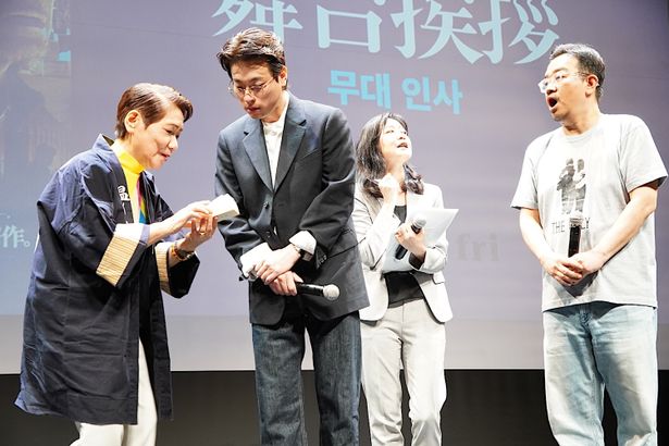 『顔 －かお－』特別試写会の様子