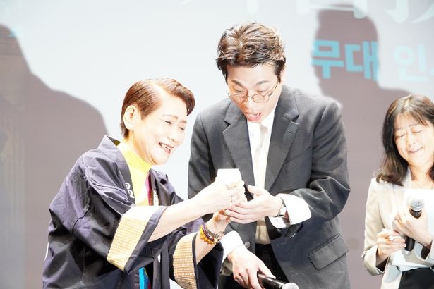 『顔 －かお－』特別試写会の様子
