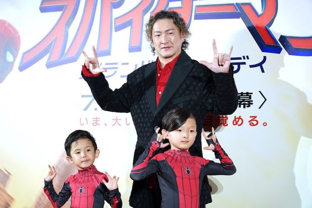 中村獅童＆陽喜・夏幹親子もポーズを決めてニッコリ