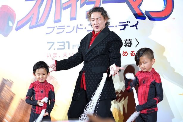 獅童の仕込みに報道陣も大よろこび