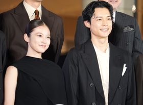 映画『白鳥とコウモリ』(9月4日公開) でW主演を務める松村北斗&今田美桜がオープニングセレモニー＆完成披露試写会に出席！