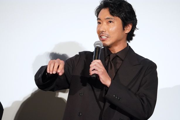 身振り手振りをつけ真剣に納豆トークを展開!?