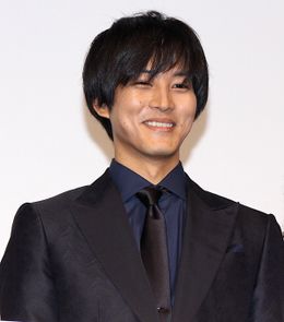 松坂桃李、大スクリーンで裸を見られて「いたたまれない！」