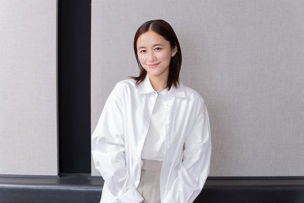 「ニケは、不器用なくらいまっすぐで、美しいものや本物だと思えるものを大切にしながら自分の居場所を探し続けています」と演じたニケについて語る堀田真由