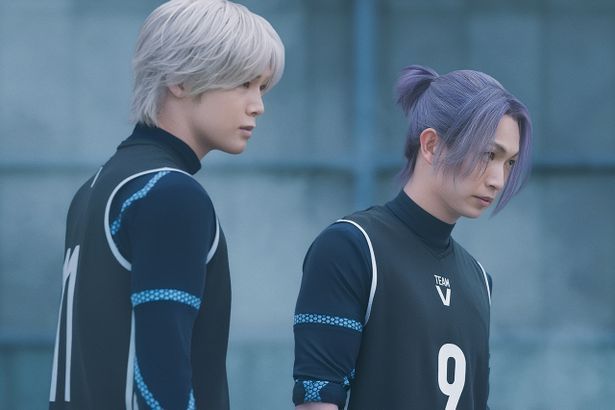 御影玲王(綱啓永)との出会いによって凪はサッカーの世界に足を踏み入れる